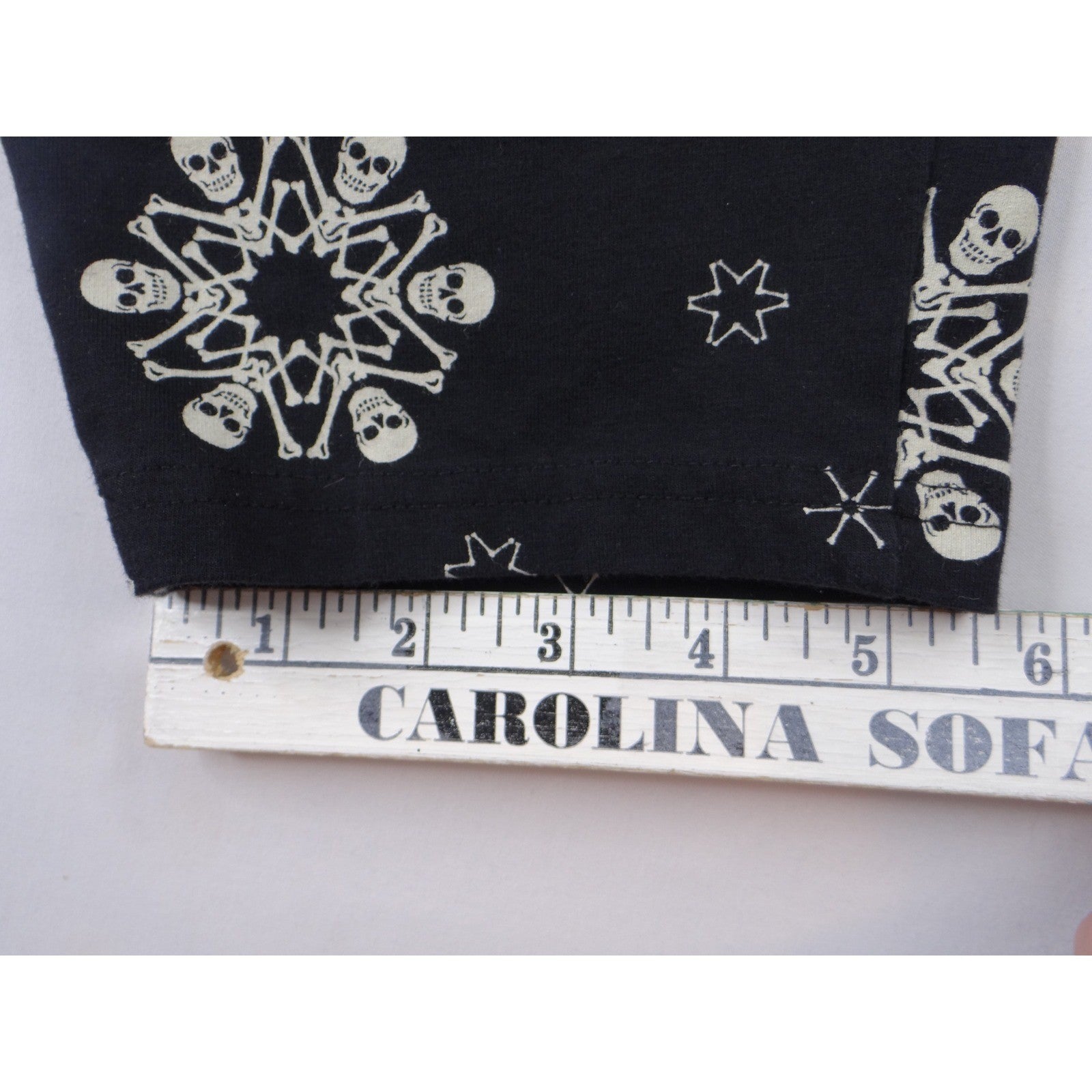 Torrid Black Skull Snowflake Leggings Capris Size 4 Workout Comfy Casual