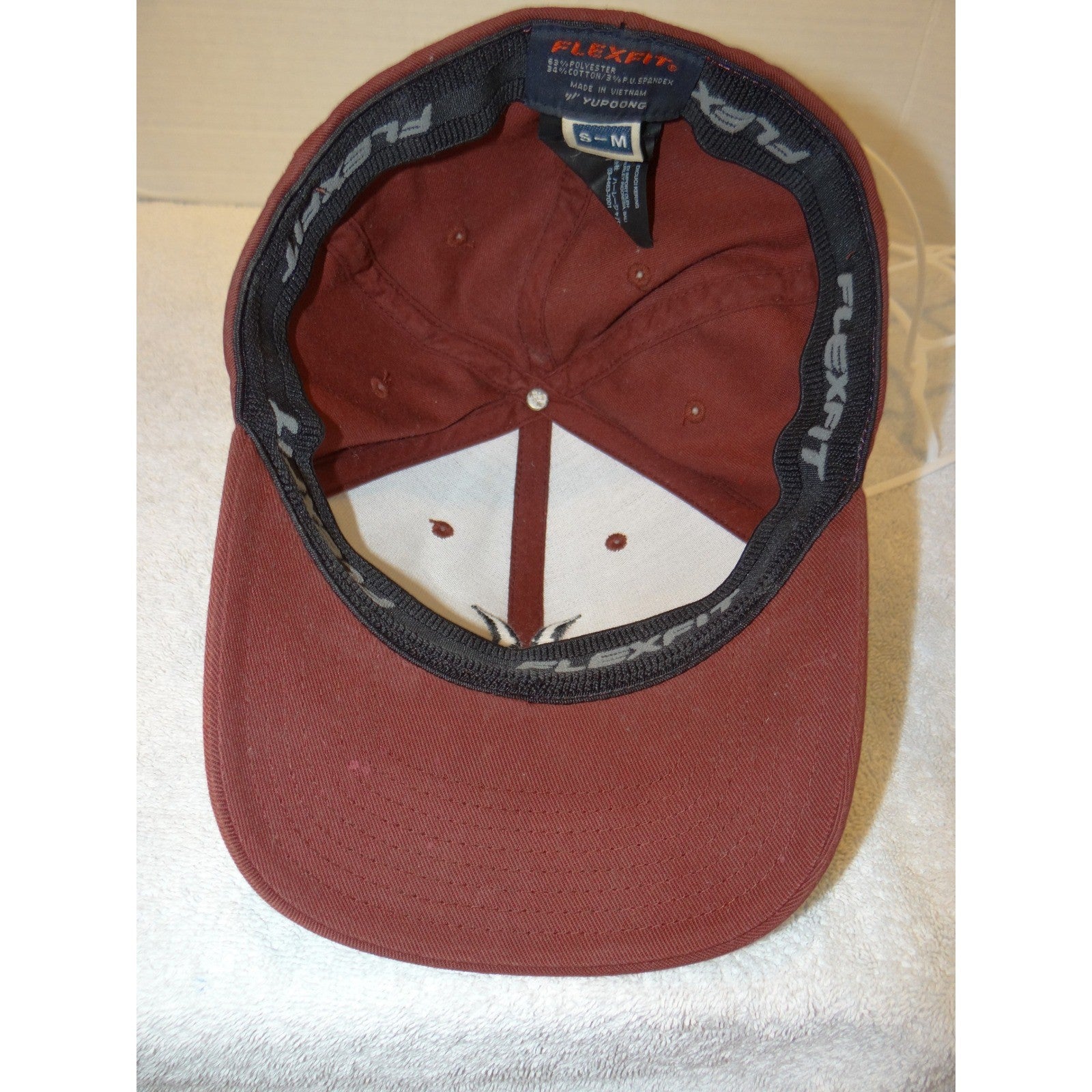 Hurley Flexfit Baseball Cap Hat Burgundy Maroon Embroidered Logo Mens S-M