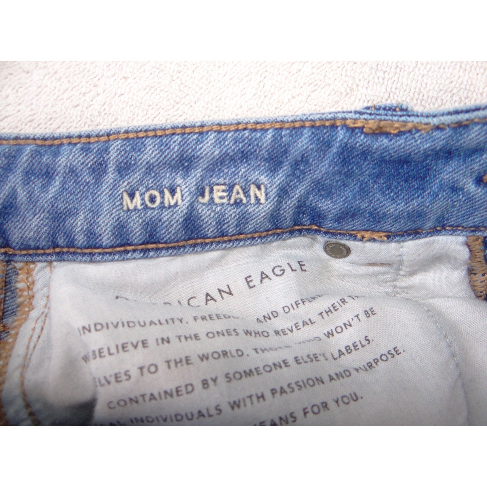 American Eagle Mom Jean Light Wash Distressed Ripped High Rise Denim