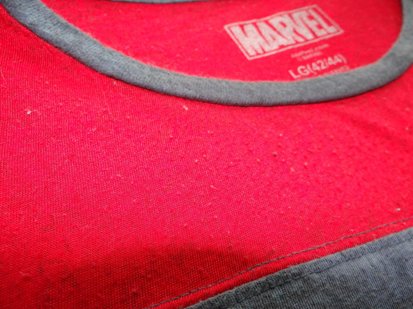 Marvel Deadpool Graphic Tee - Men's Red & Gray Shirt