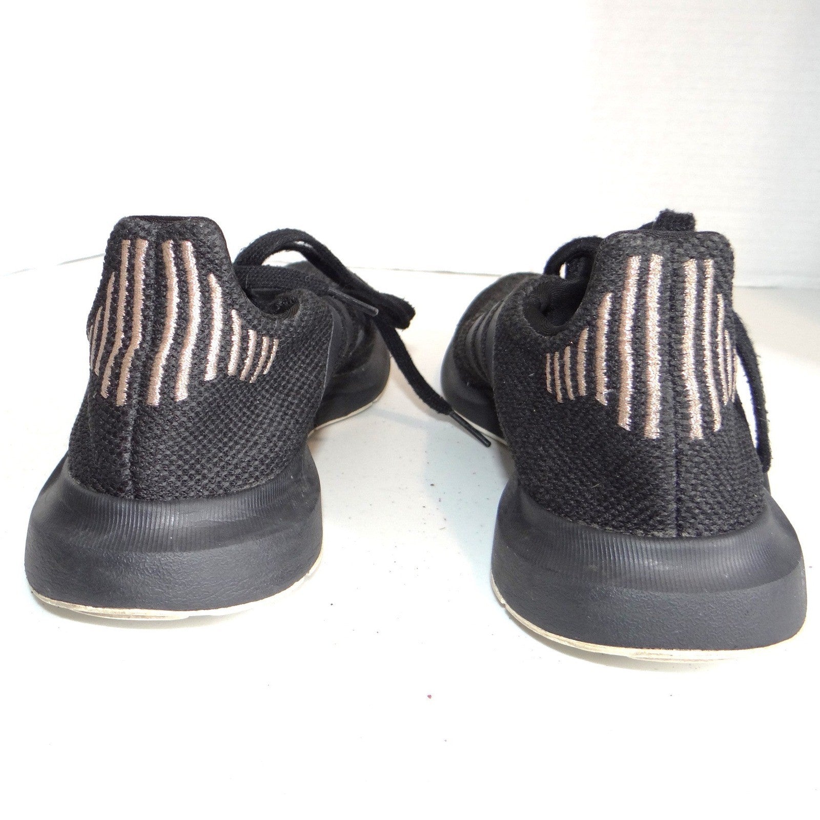 Adidas Swift Run Mens 7 Womens 8.5 Black Grey Copper Sneakers