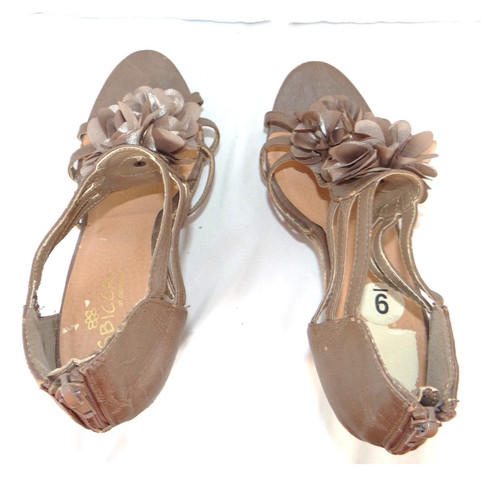 Sbicca of California Womens Floral Wedge Sandals Taupe Strappy Flower Heels 9