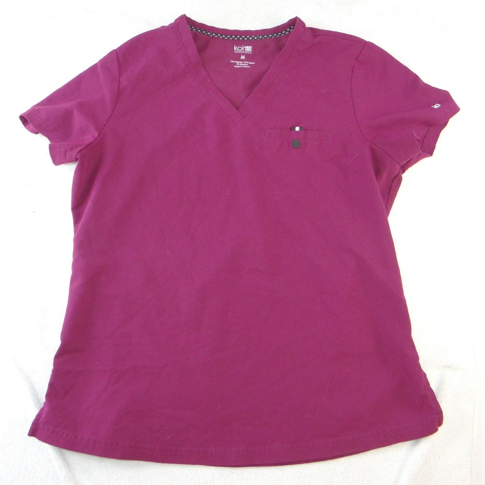 Koi Next Gen Womens Scrub Top Medium Purple V-Neck Chest Pocket Stretch 2410