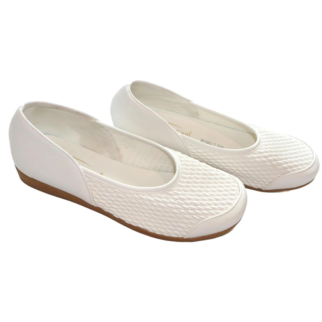 Stretch'n Form by Beacon Women's White Quilted Flats size 7.5