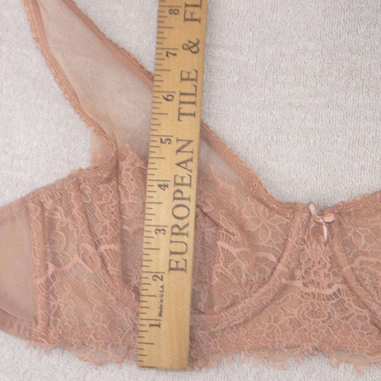 Victoria's Secret Nude Tan Floral Lace Unlined Plunge Bra 32D Underwire