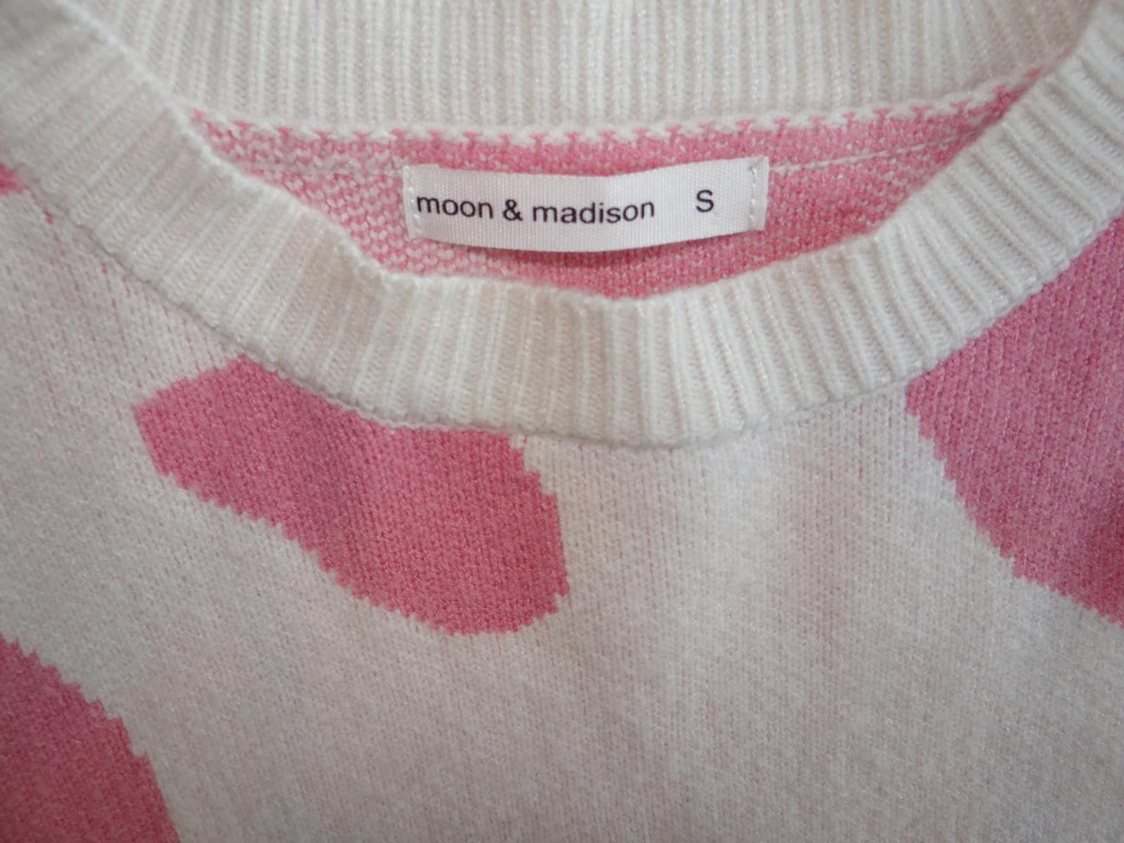 Moon & Madison Cropped Sweater - Pink Smiley Print, Size S