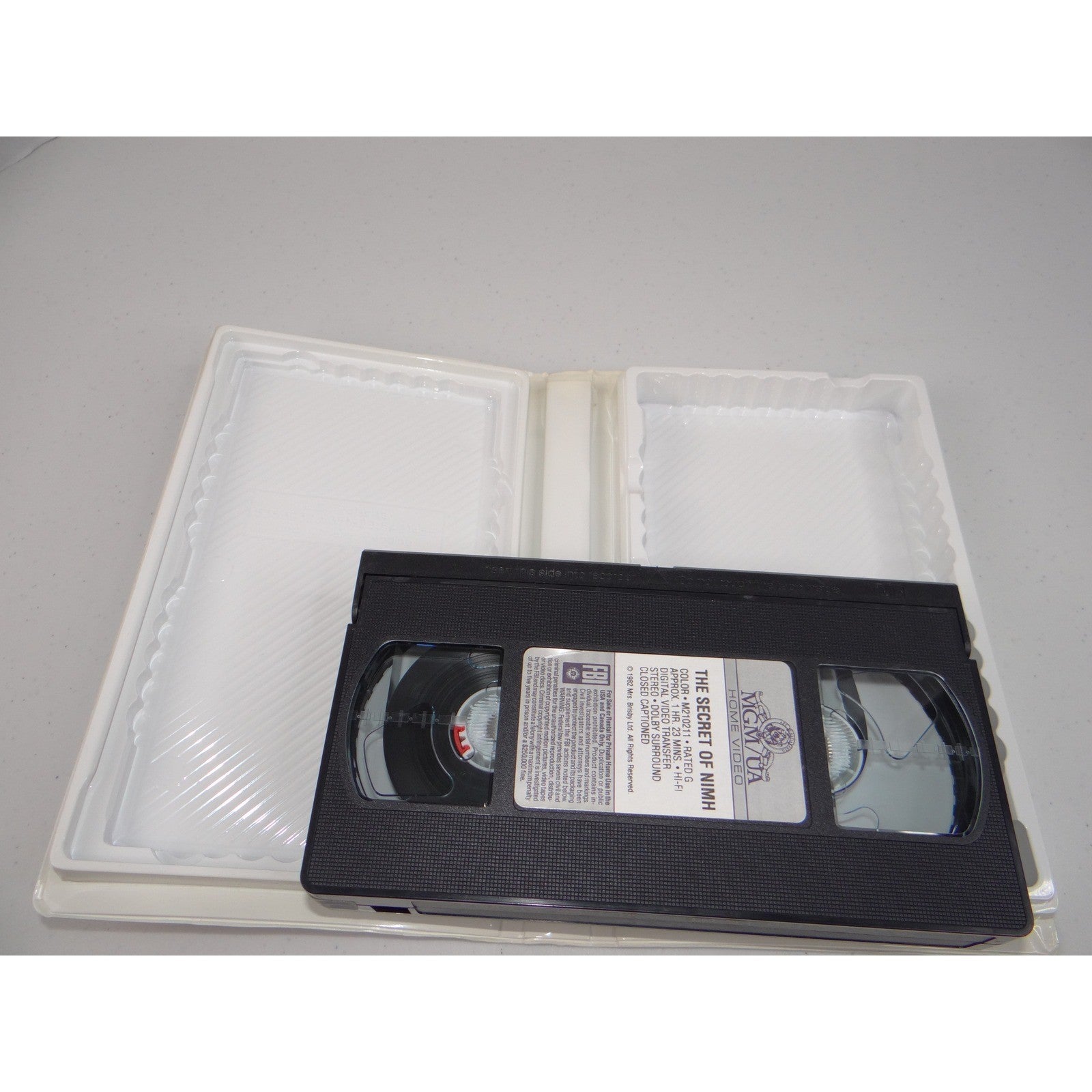 The Secret of NIMH VHS 1982 Don Bluth MGM/UA Home Video Clamshell M210211