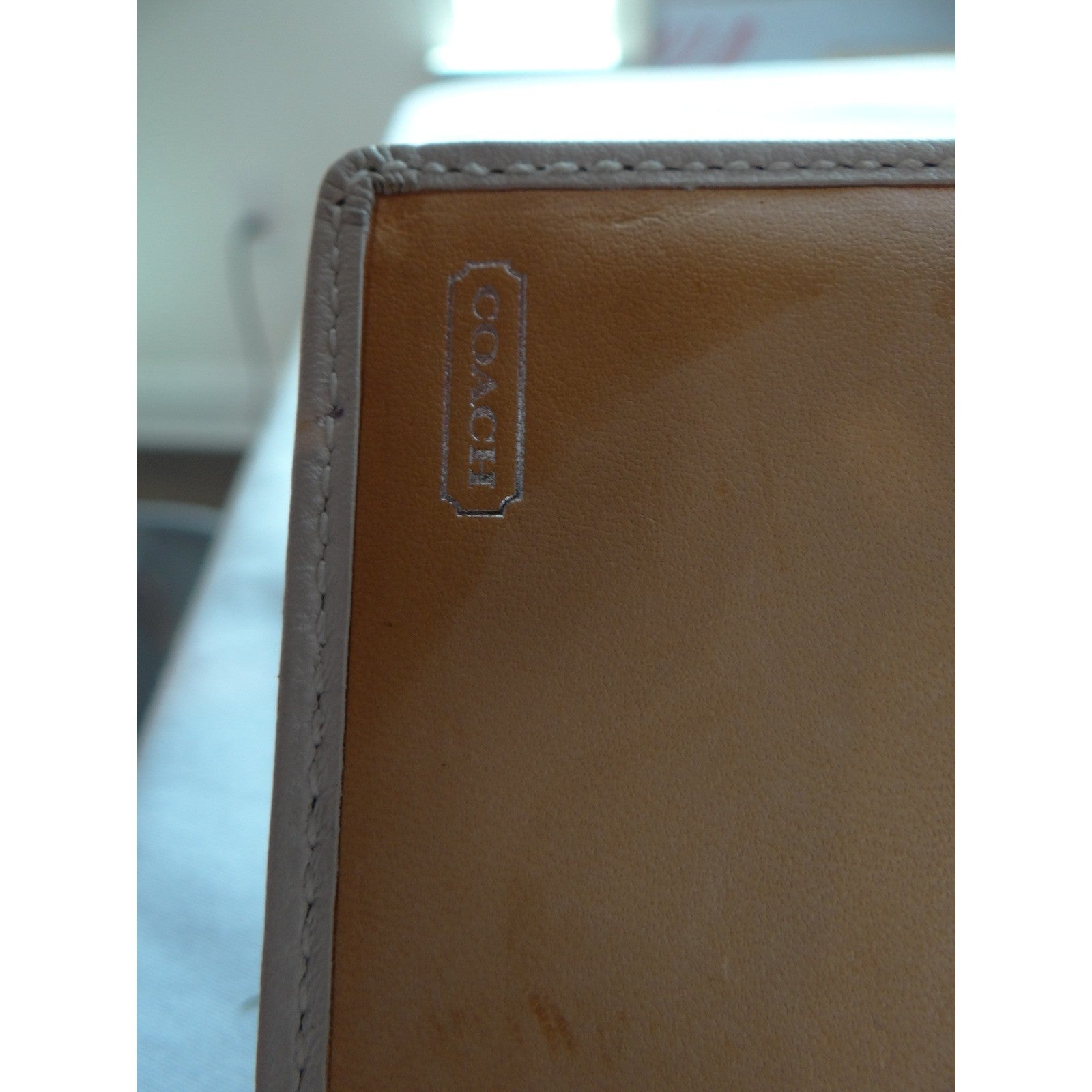 Coach Soho Buckle Trifold Wallet Off-White Leather Tan Stitching 2383