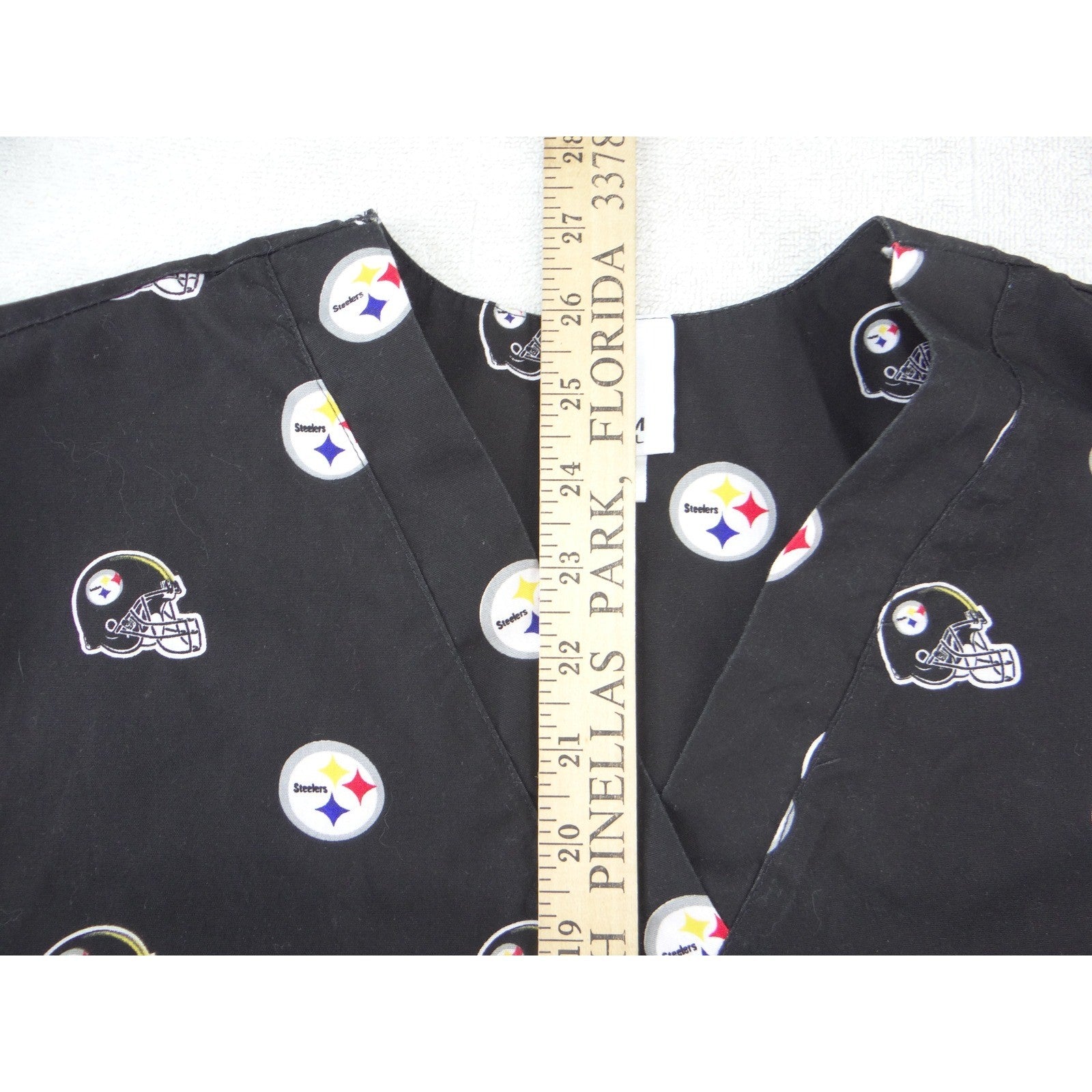 NFL Team Apparel Pittsburgh Steelers Scrub Top Womens Black V-Neck Logo Print L