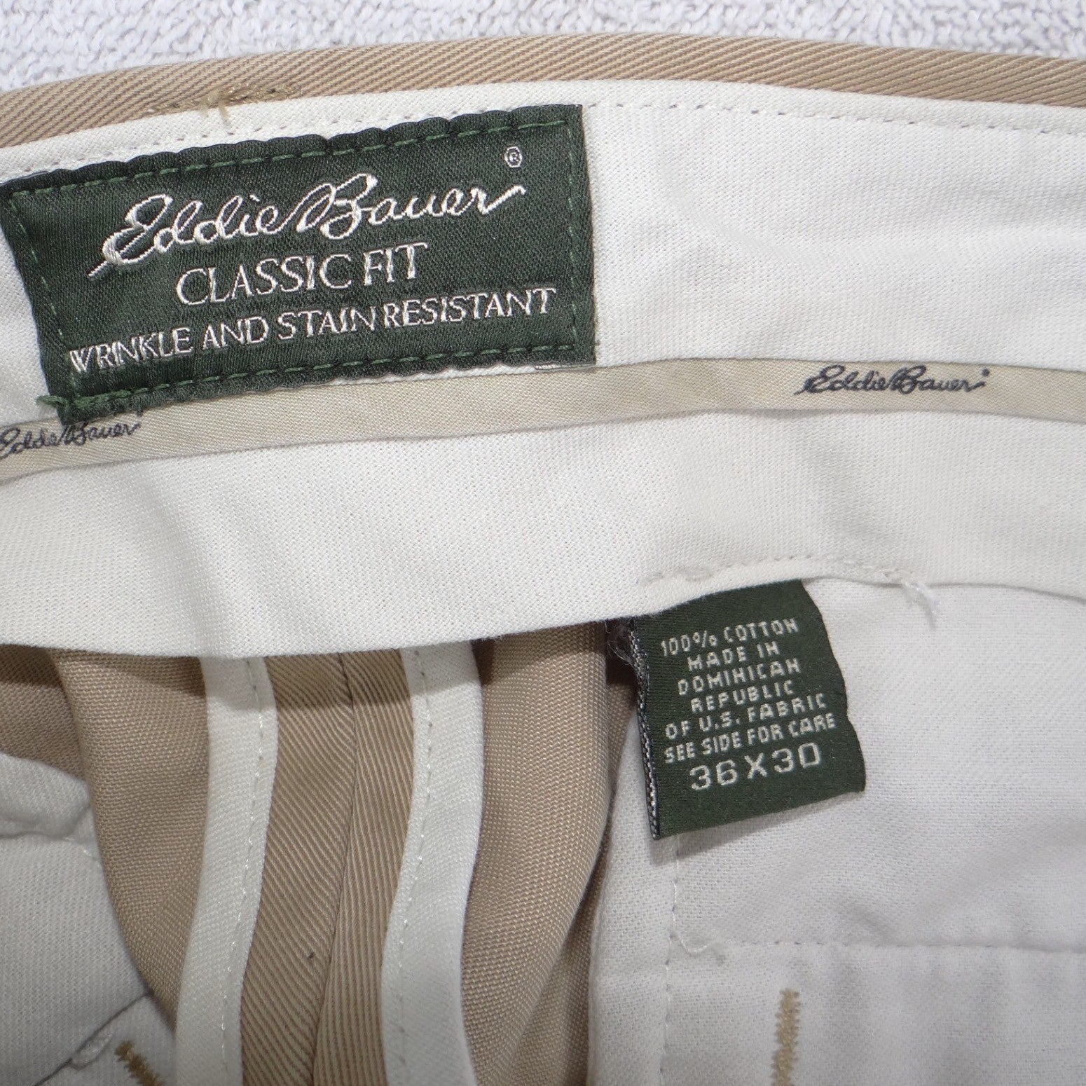 Eddie Bauer Mens 36x30 Classic Fit Pleated Chinos Khaki Tan Wrinkle Resistant