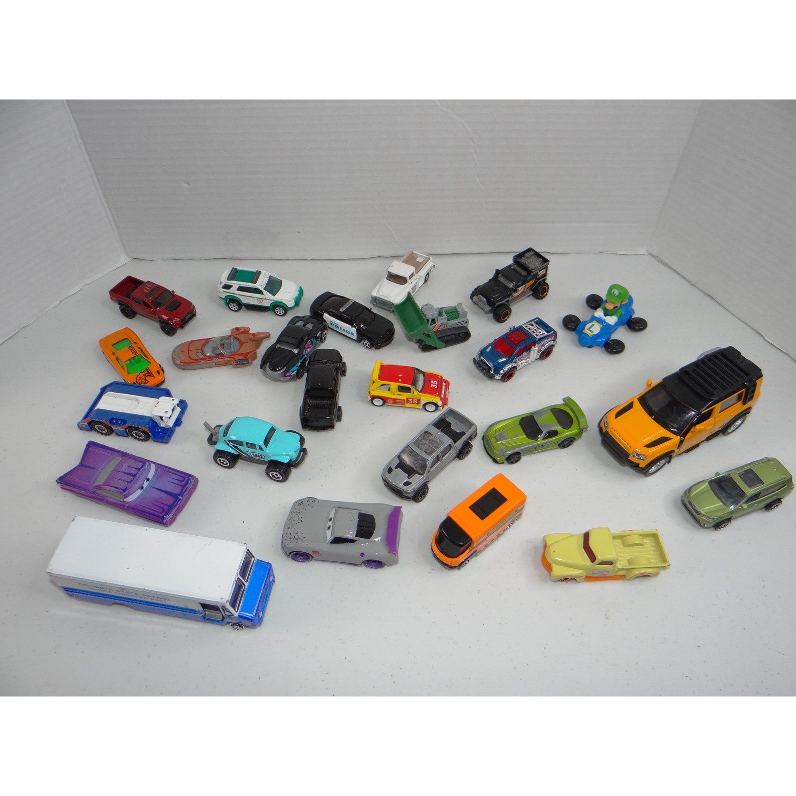 Hot Wheels Matchbox Disney Pixar Diecast Vehicle Lot 23pc Luigi Land Rover GSP
