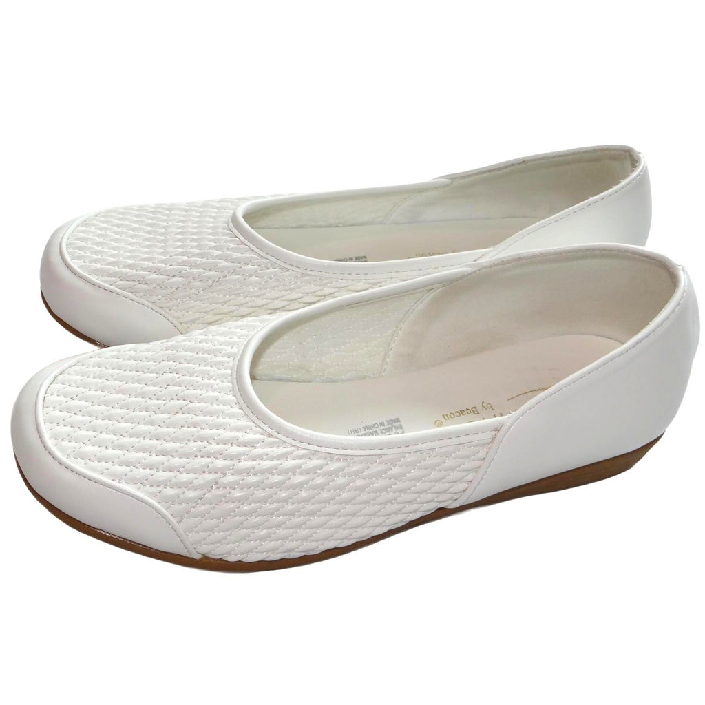 Stretch'n Form by Beacon Women's White Quilted Flats size 7.5