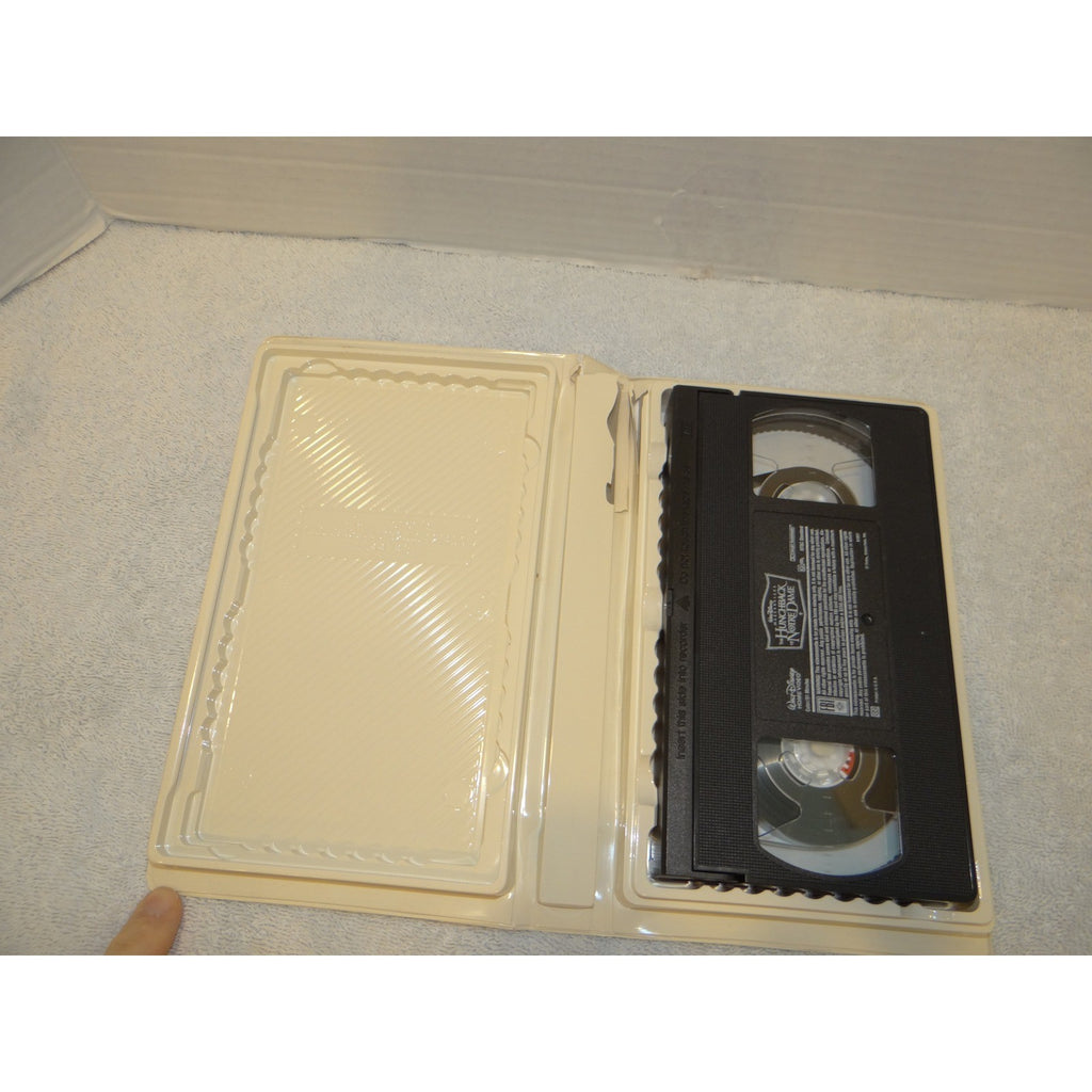 Disney The Hunchback of Notre Dame VHS Masterpiece Collection Clamshell G