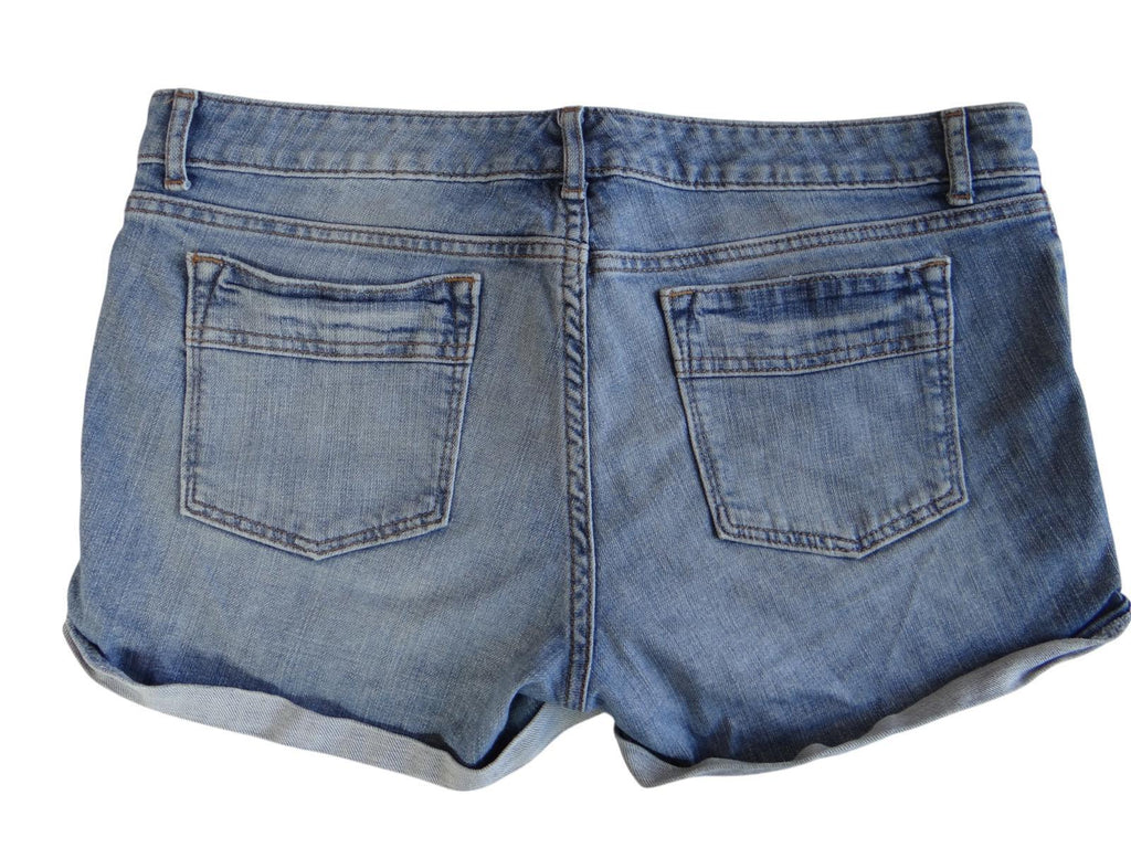 Gap Women's Light Blue Denim Shorts - Size 12/31