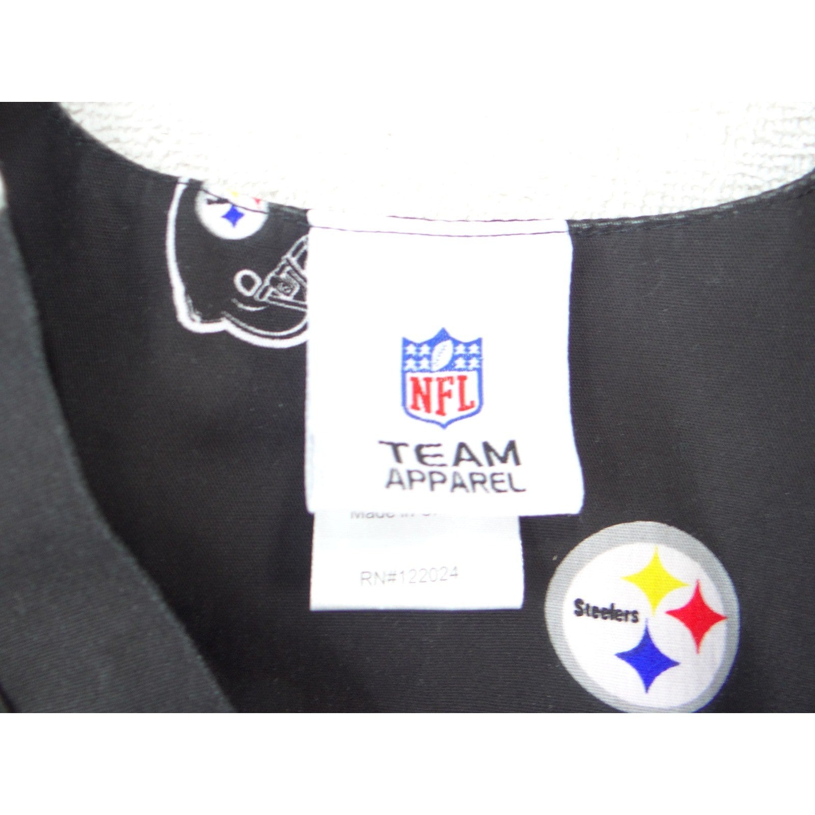 NFL Team Apparel Pittsburgh Steelers Scrub Top Womens Black V-Neck Logo Print L