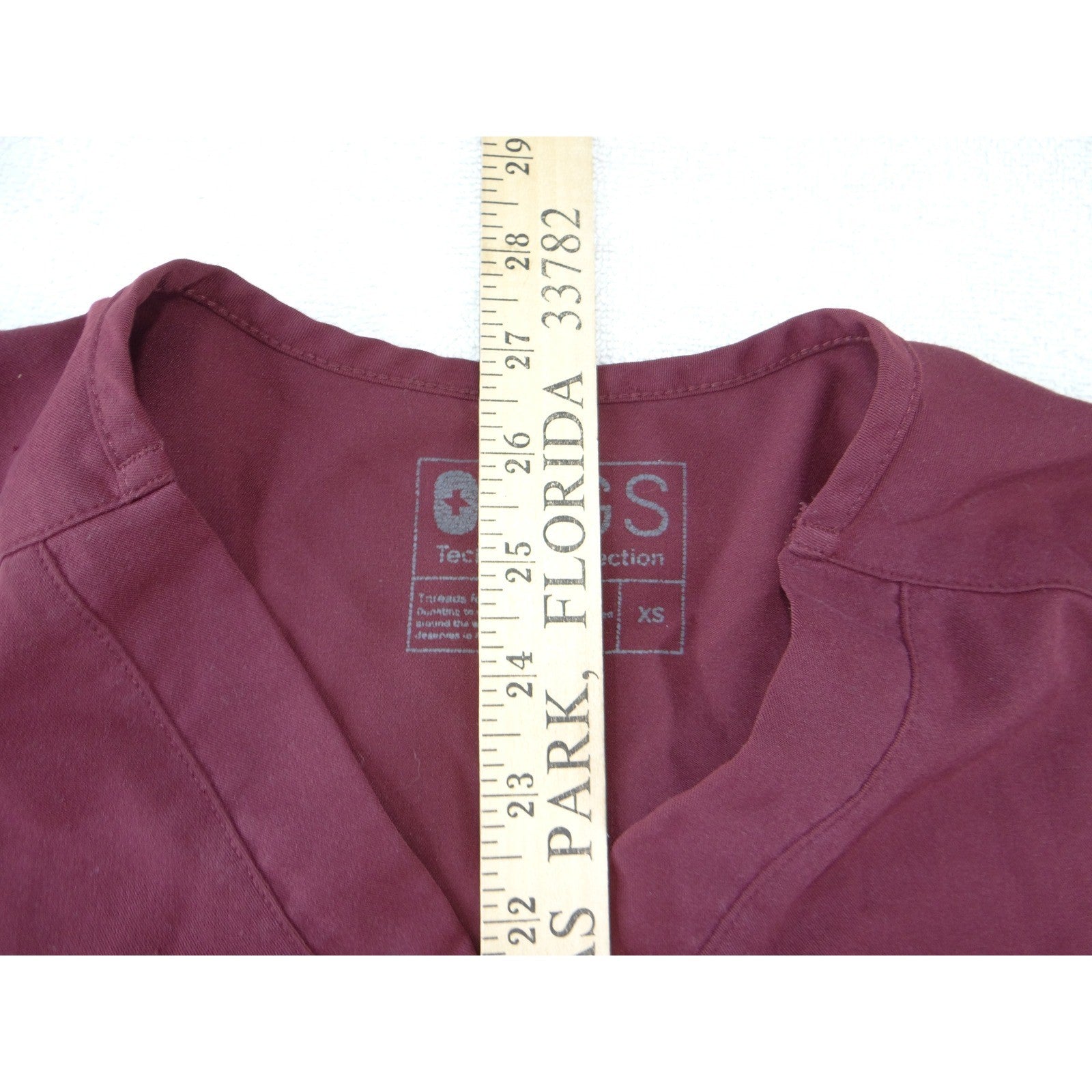 FIGS Technical Collection Women Maroon Burgundy V-Neck Scrub Top XS