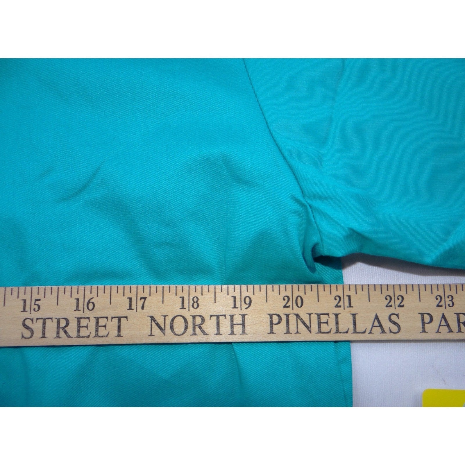 NWT-Wink Womens Classic Fit V-Neck Scrub Top Teal Blue Medium