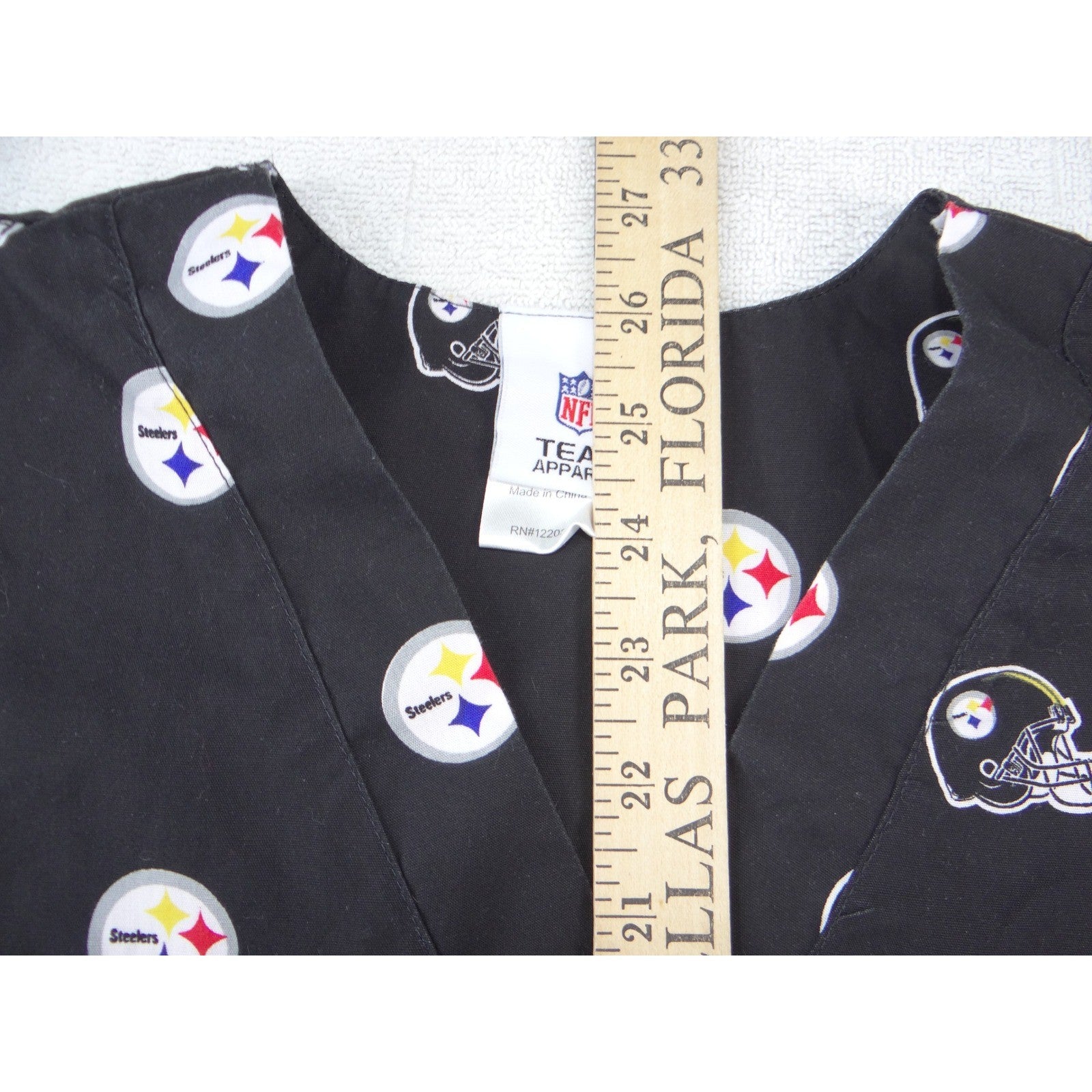 NFL Team Apparel Pittsburgh Steelers Scrub Top Womens Black V-Neck Logo Print L