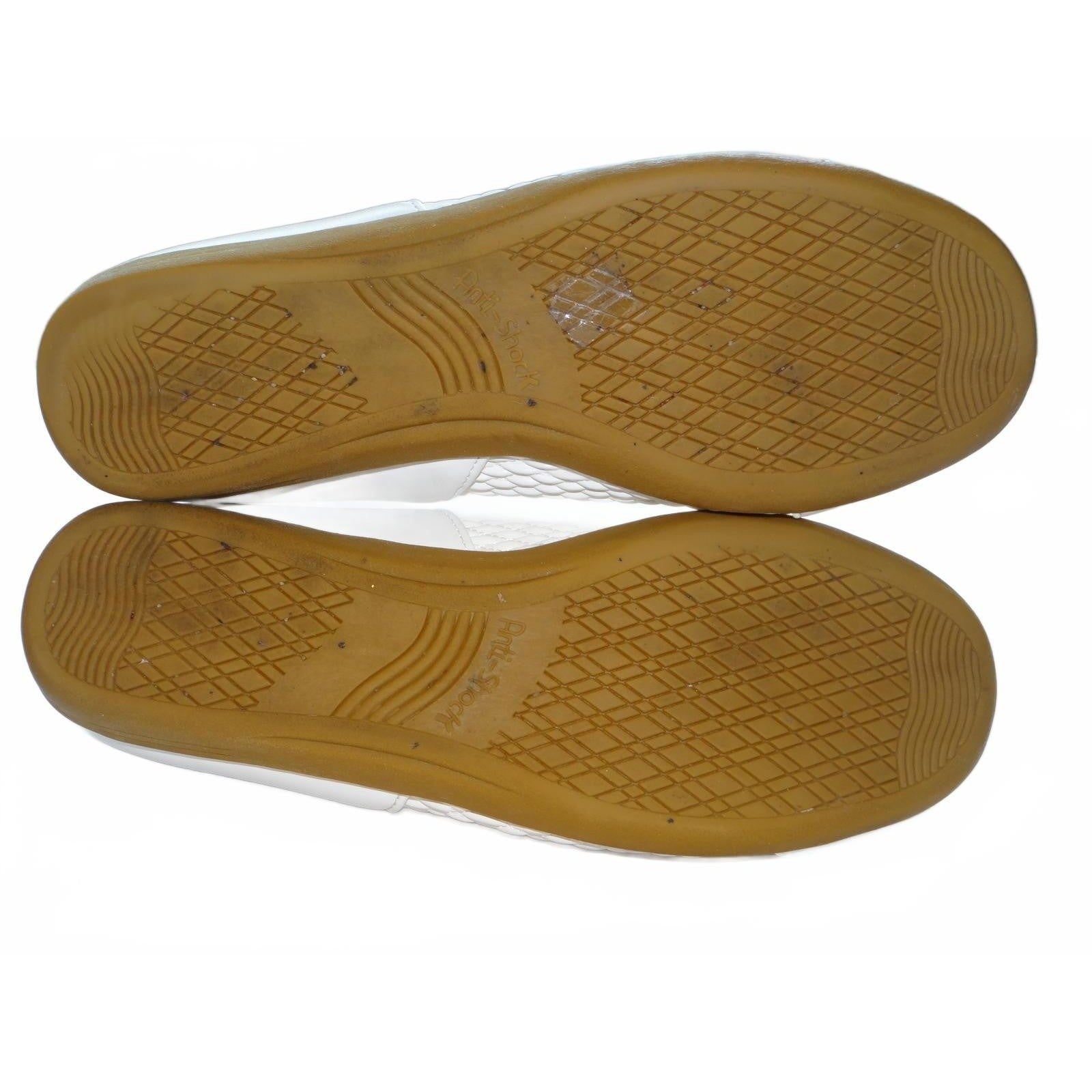 Stretch'n Form by Beacon Women's White Quilted Flats size 7.5