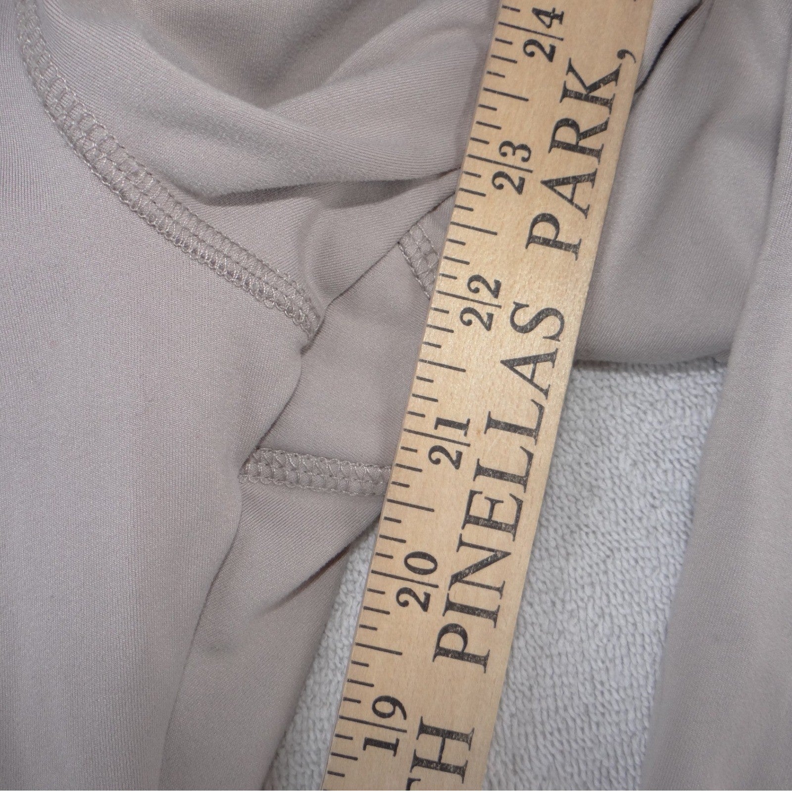 Danskin Womens High Waisted Cropped Active Leggings with Pockets Taupe Mauve M