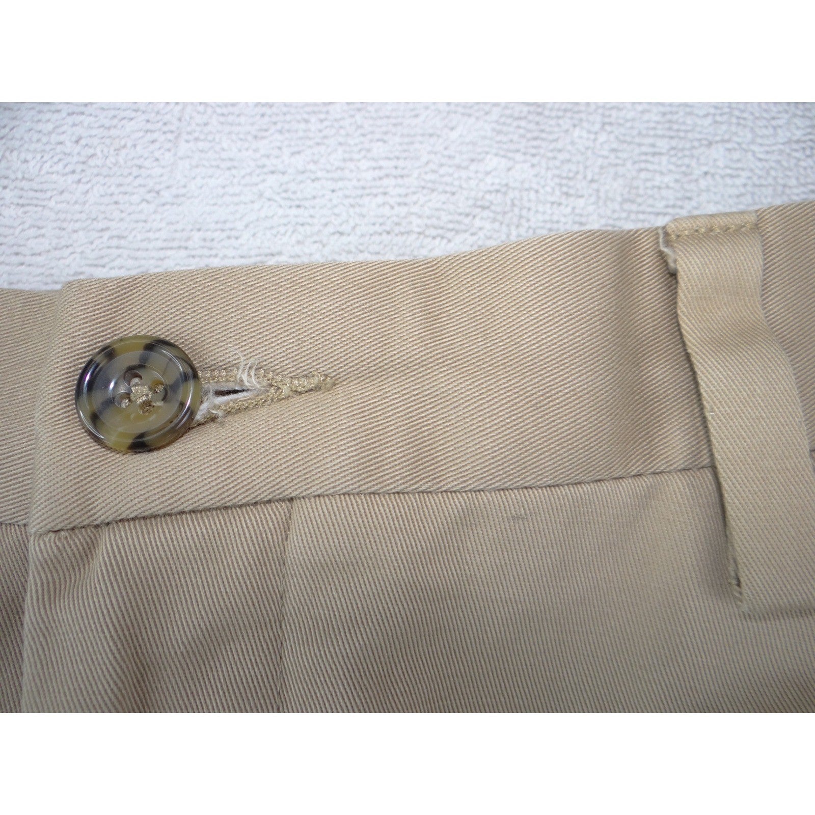 Eddie Bauer Mens 36x30 Classic Fit Pleated Chinos Khaki Tan Wrinkle Resistant