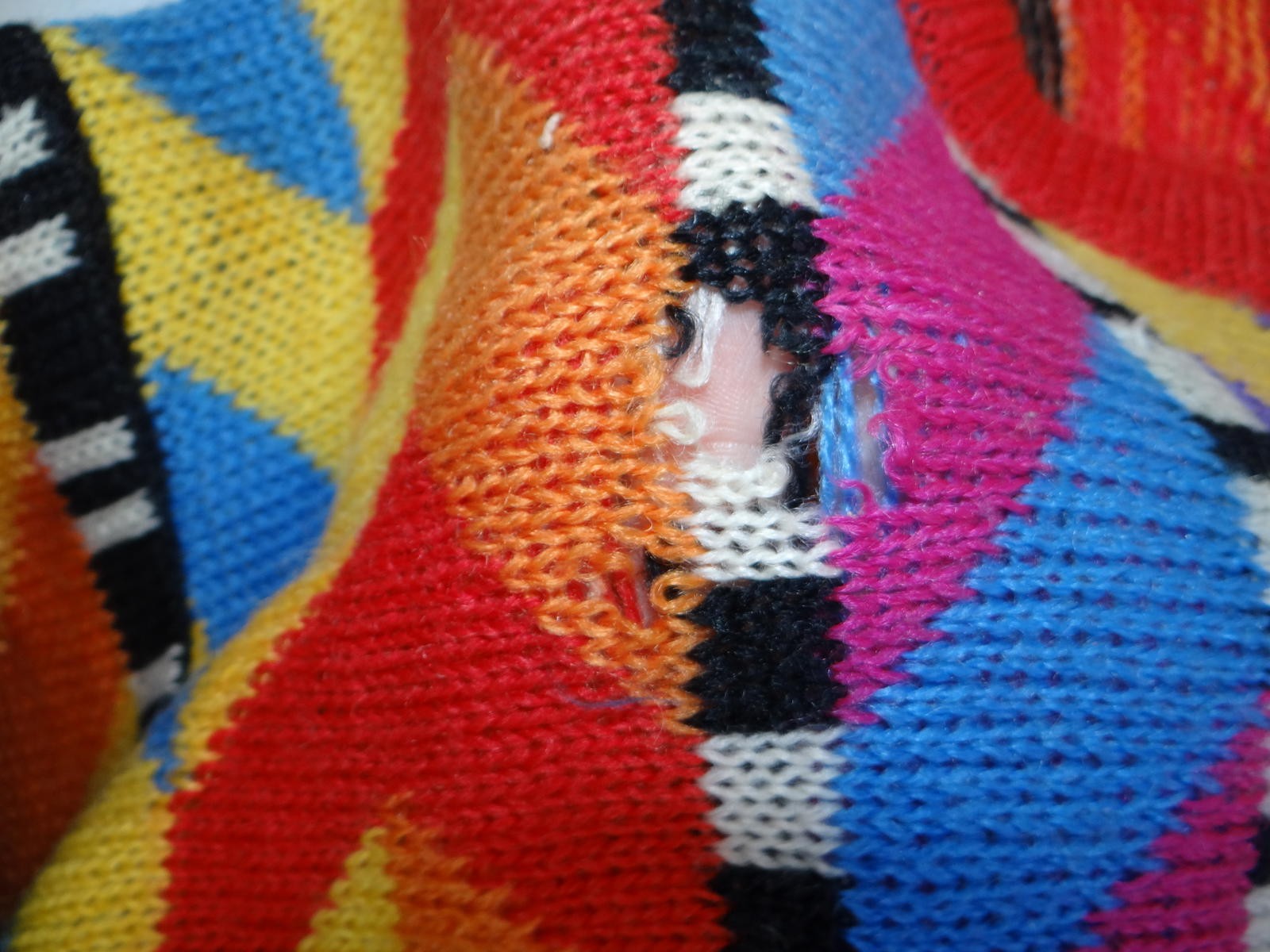 Vintage UNO & UNA Colorful Patterned Knit Sweater