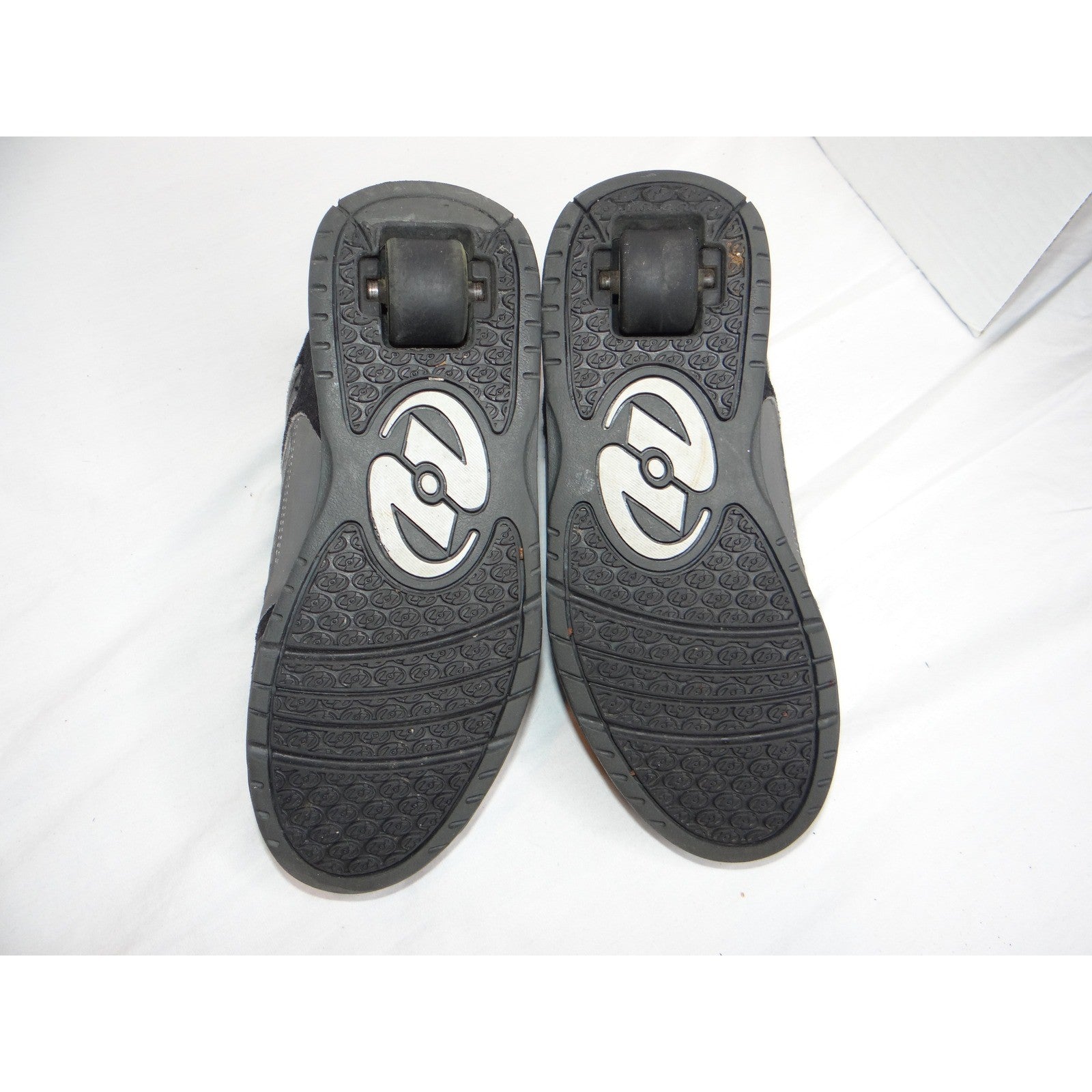 Heelys Youth Style 7097 Black Grey Skate Shoes with Wheels Size 5 Women - Read