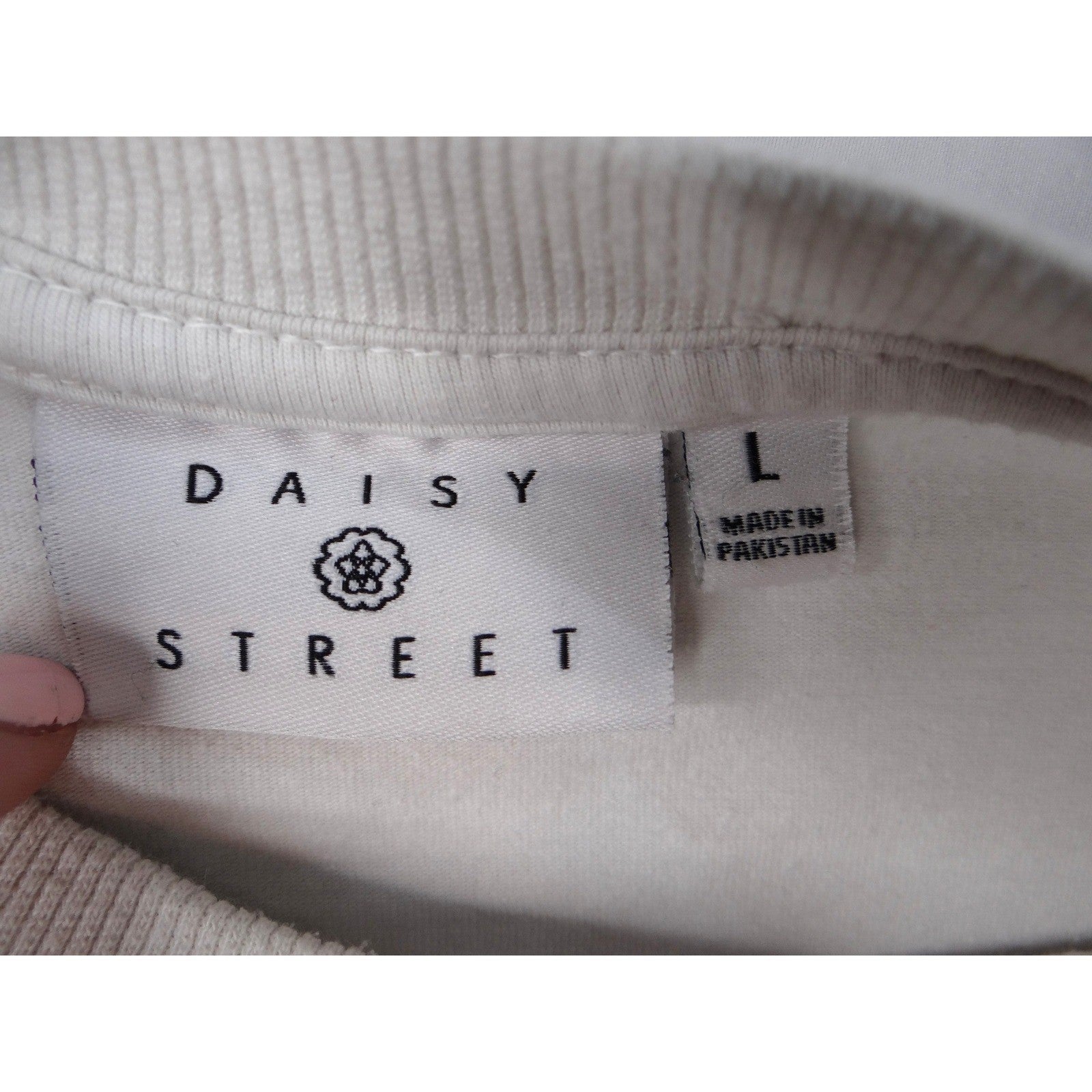 Y2K Daisy Street Studio Graphic T Shirt White Black Band Drum Guitar Logo Tee