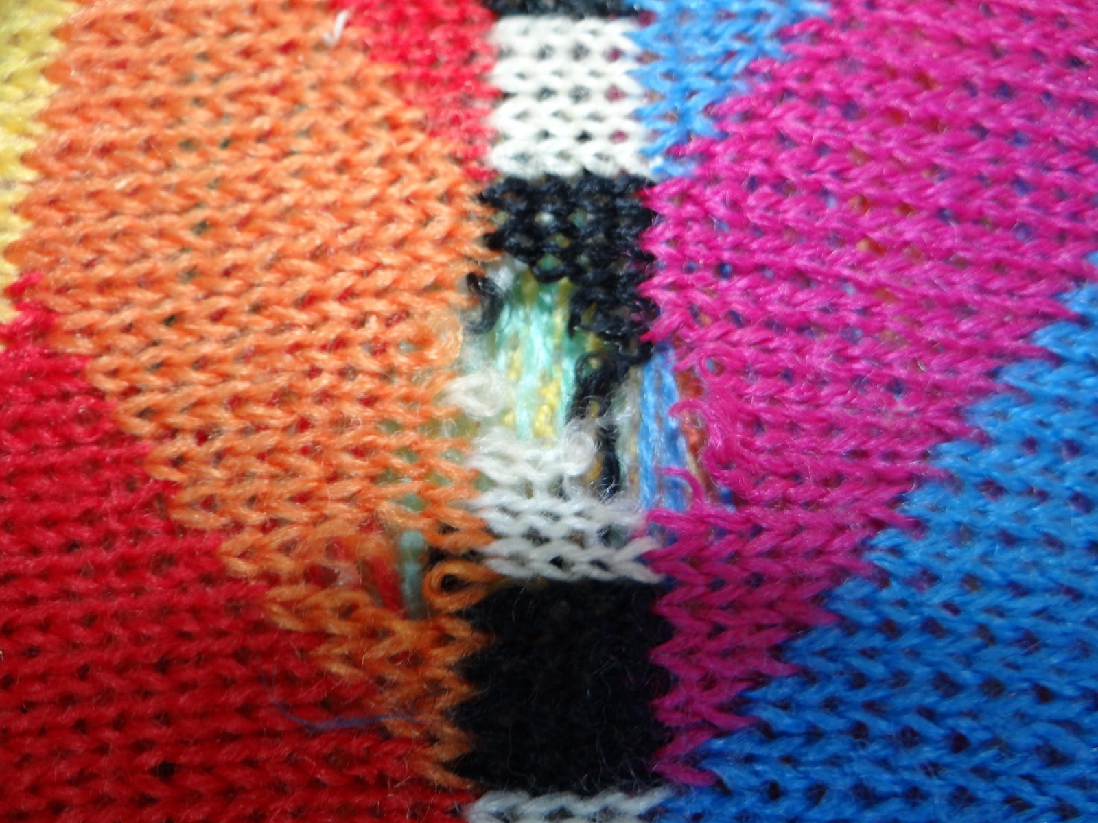 Vintage UNO & UNA Colorful Patterned Knit Sweater