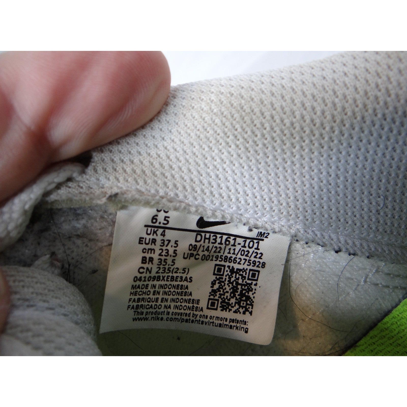 Nike Sport Shoes DH3161 101 White Lace Up Sneakers Youth Size 6.5