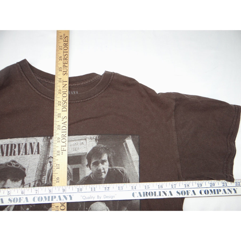 Nirvana Band Photo T Shirt Men's Size Medium Brown Short Sleeve Graphic Tee