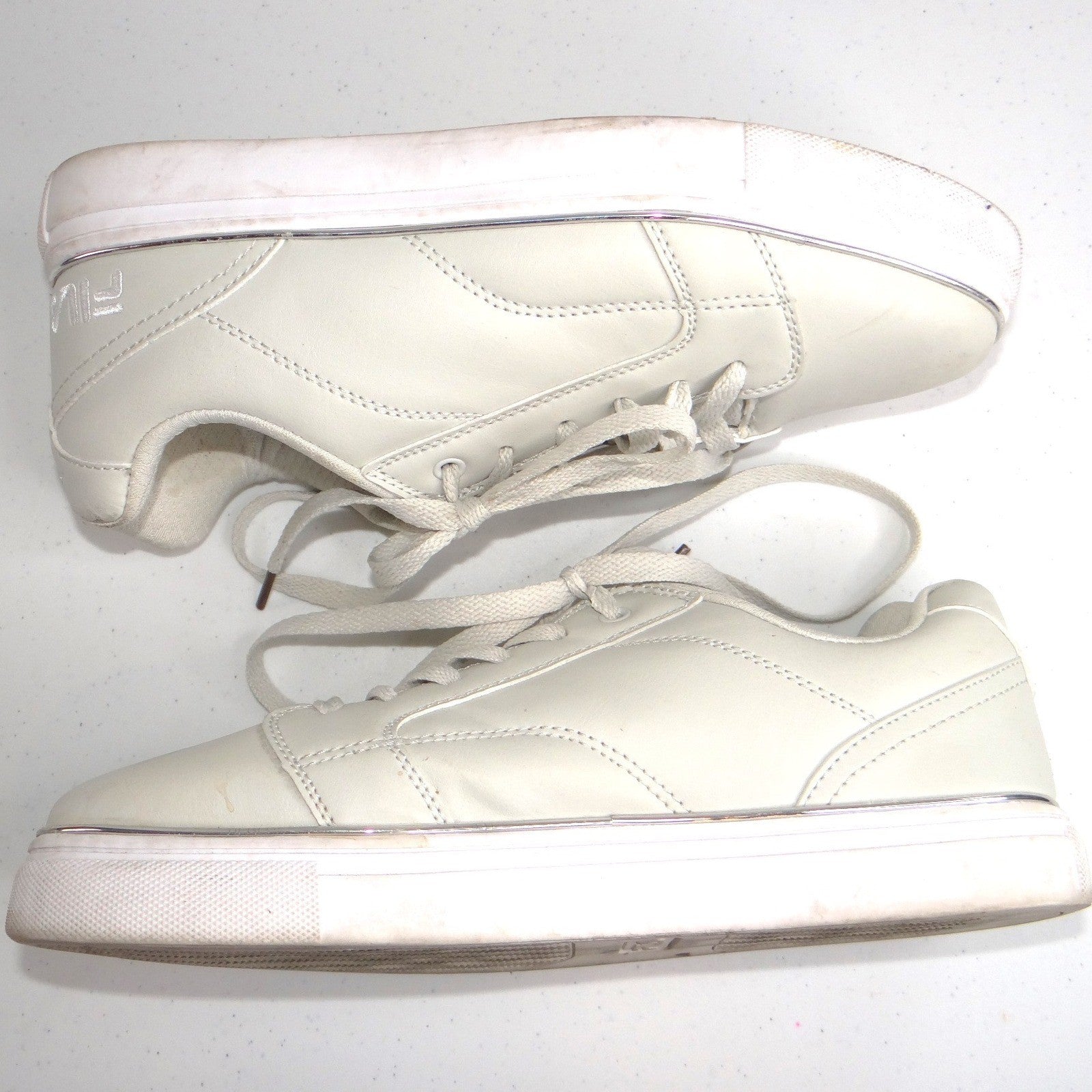 Fila Mens Low Top Sneakers Off-White Silver Metallic Trim Size 9 EE