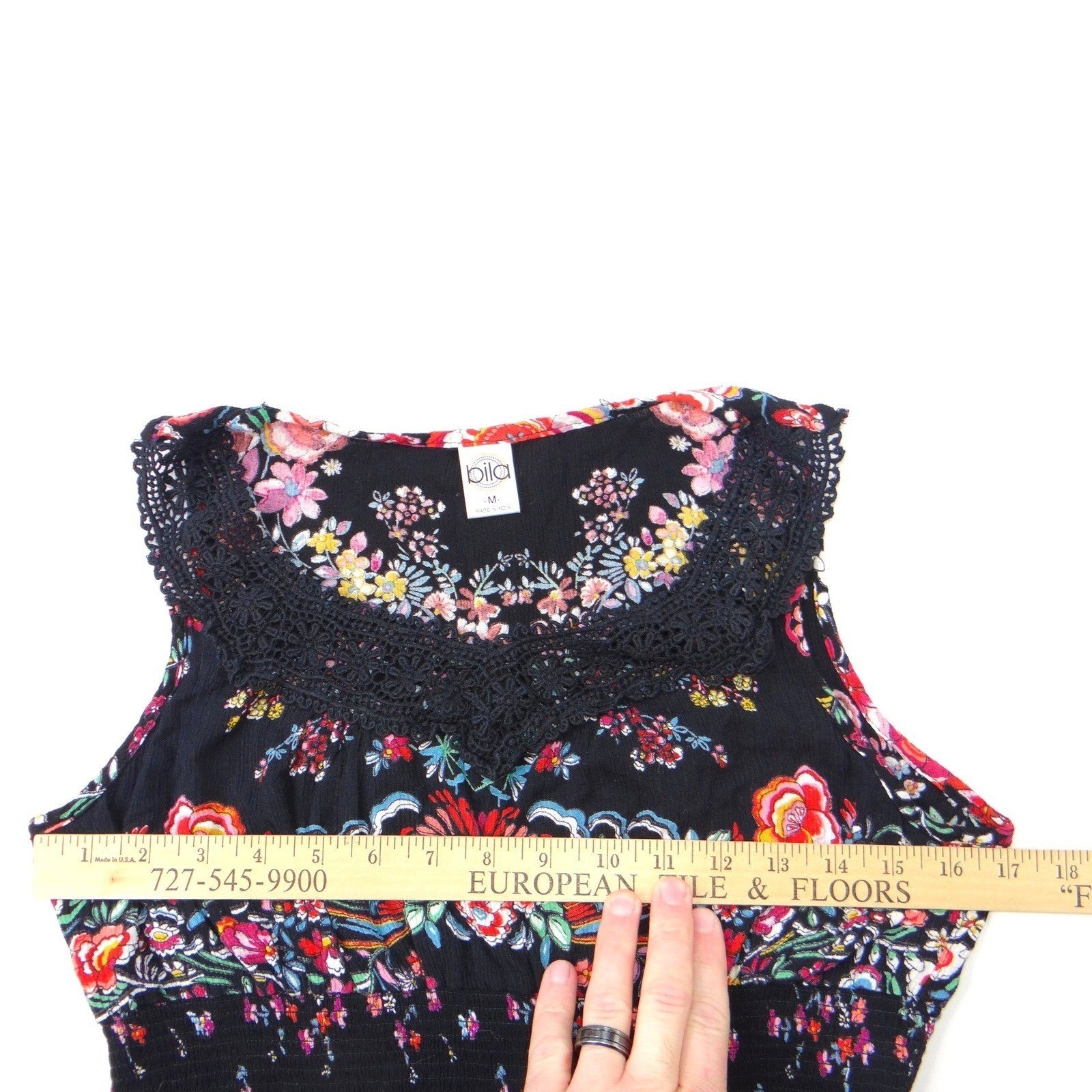 Bila Black Floral Crochet Neck Sleeveless Crop Top Womens Size M