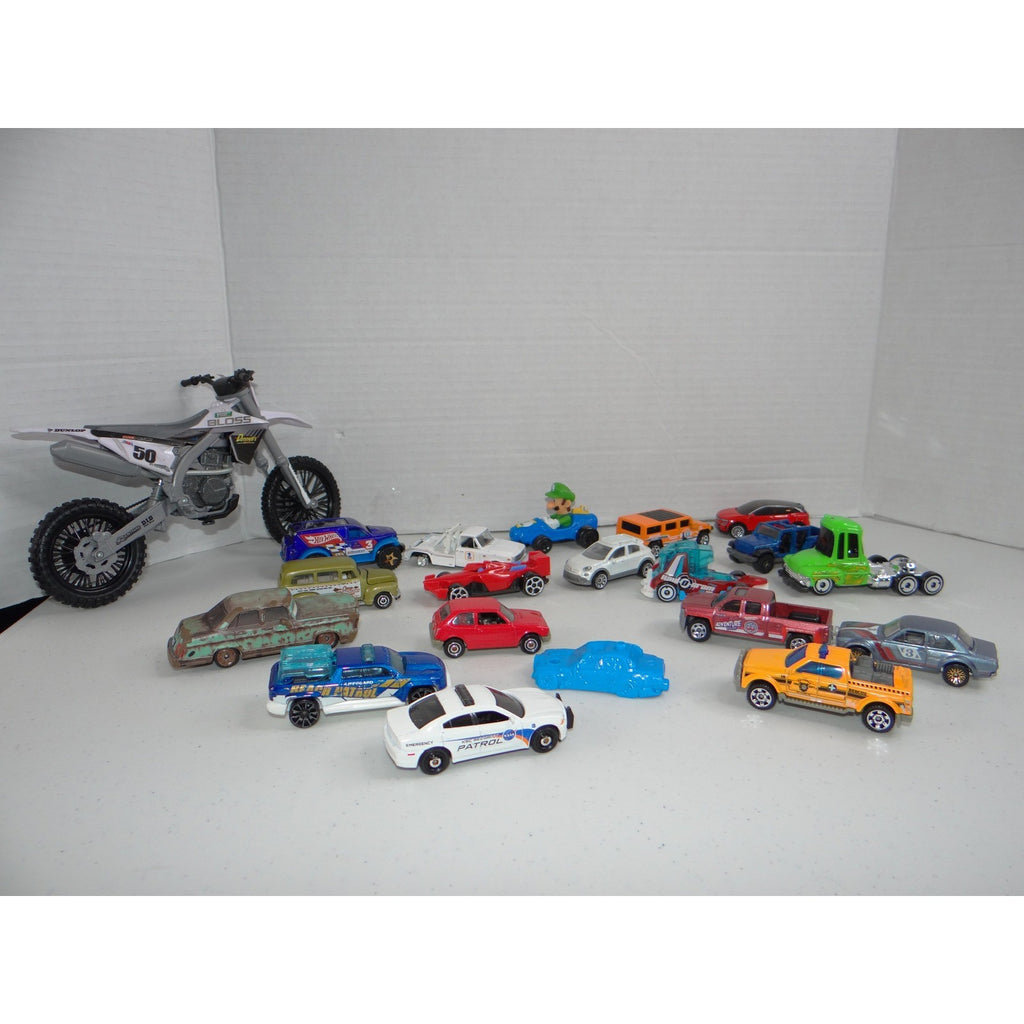 Mixed Toy Vehicle Lot 19pc Hot Wheels Matchbox Mario Kart Dirt Bike 2861