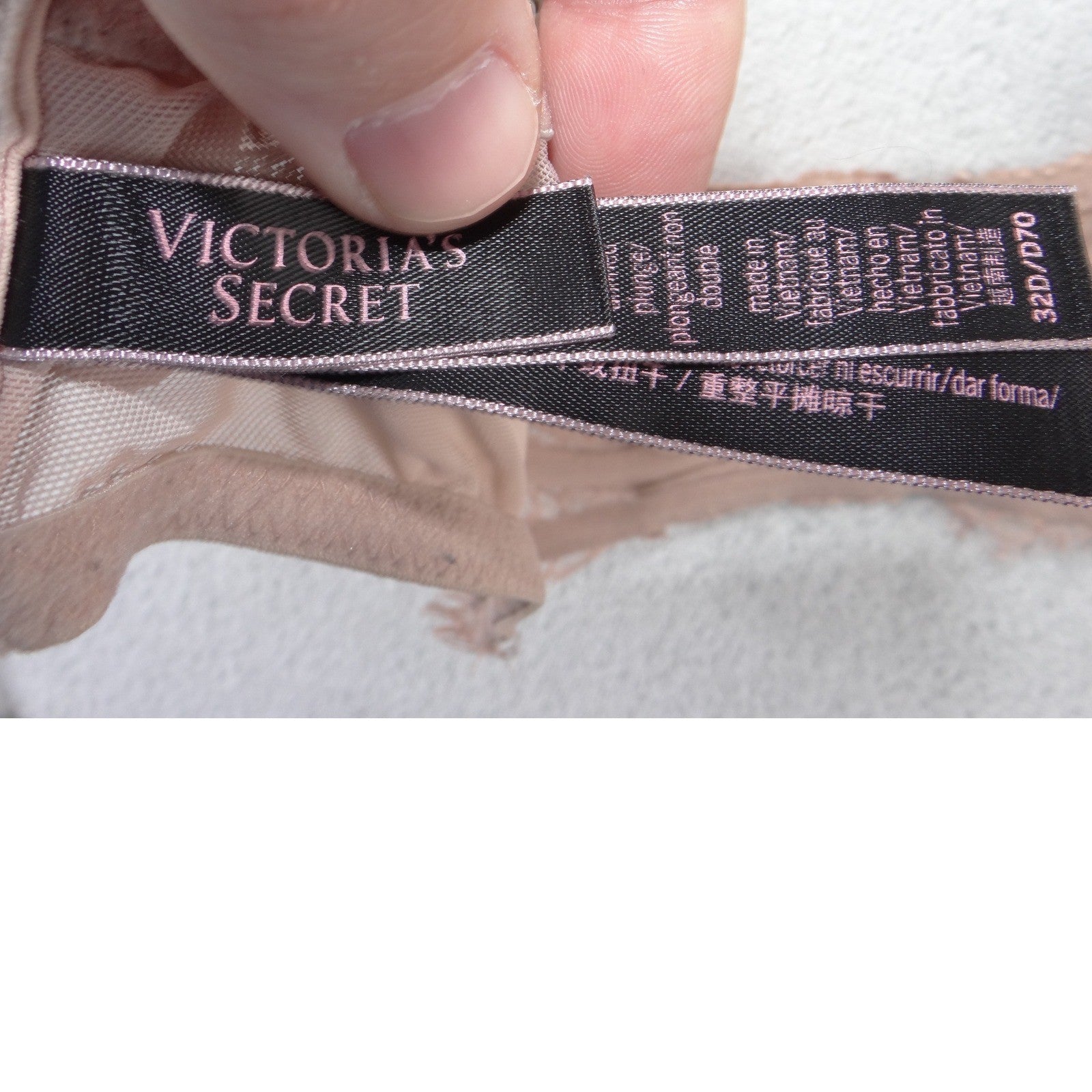 Victoria's Secret Nude Tan Floral Lace Unlined Plunge Bra 32D Underwire