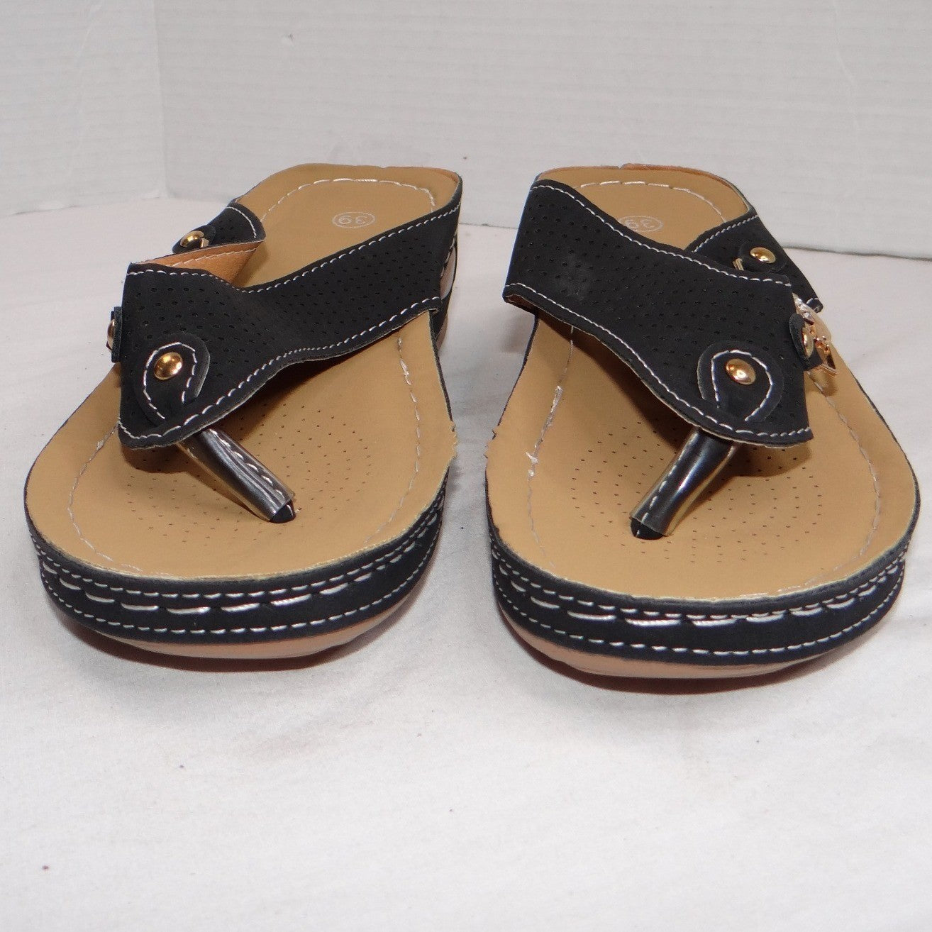 New Womens Black Wedge Thong Sandals Rhinestone Accent Comfort Slip On Size 8.5