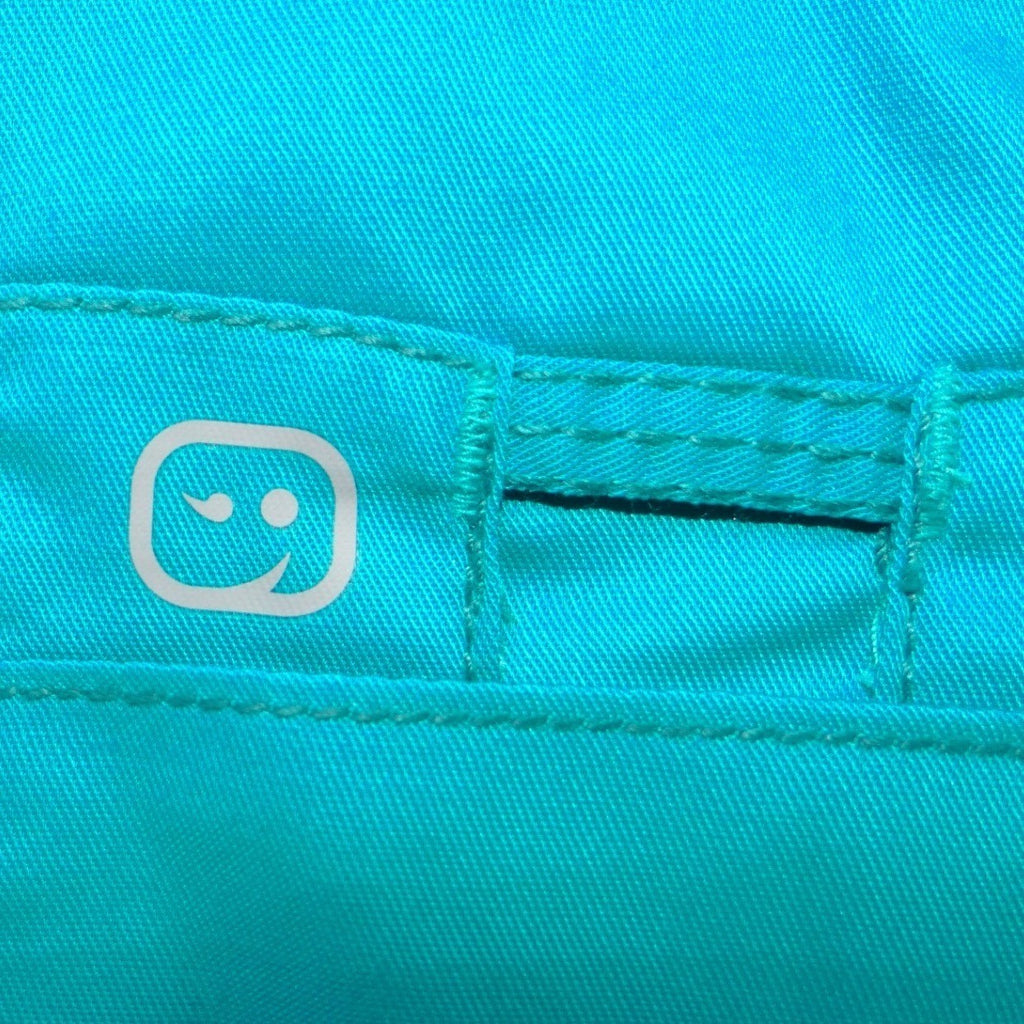 NWT-Wink Womens Classic Fit V-Neck Scrub Top Teal Blue Medium