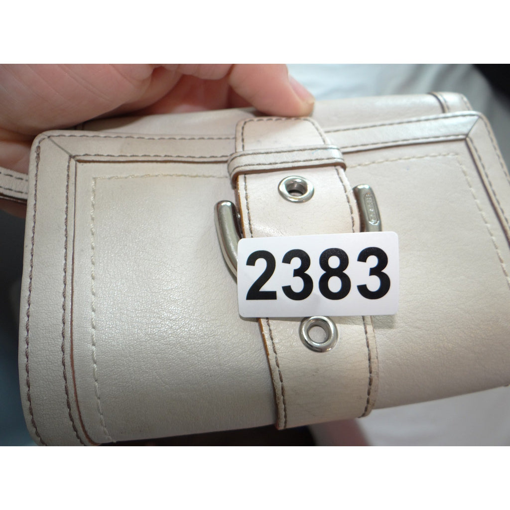 Coach Soho Buckle Trifold Wallet Off-White Leather Tan Stitching 2383
