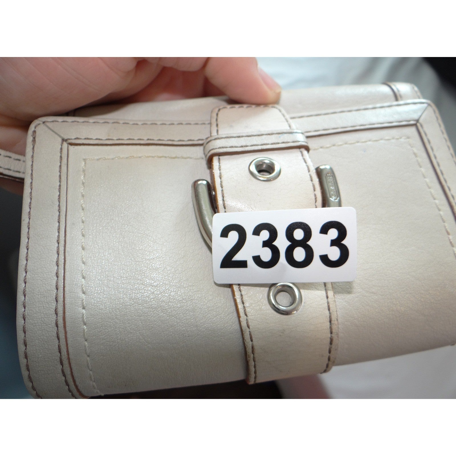 Coach Soho Buckle Trifold Wallet Off-White Leather Tan Stitching 2383