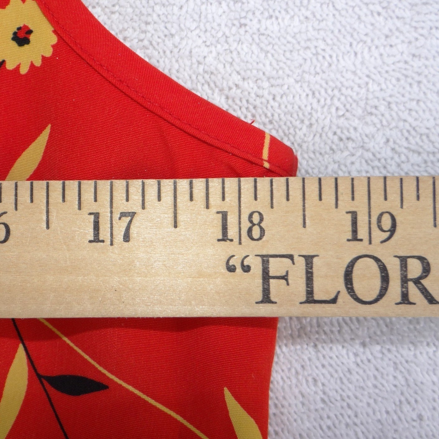 L.J. Freud Red Floral Daisy Tie Neck Sleeveless Blouse Top Small