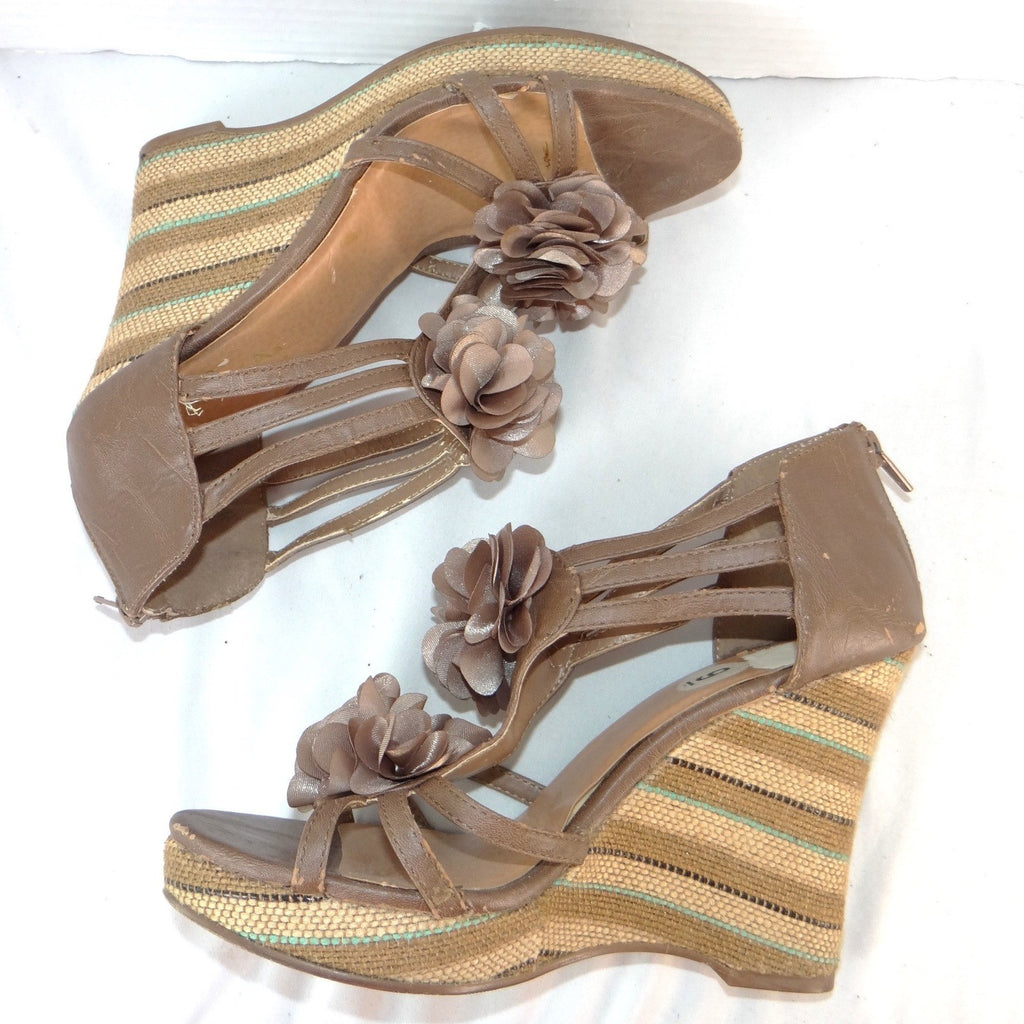 Sbicca of California Womens Floral Wedge Sandals Taupe Strappy Flower Heels 9